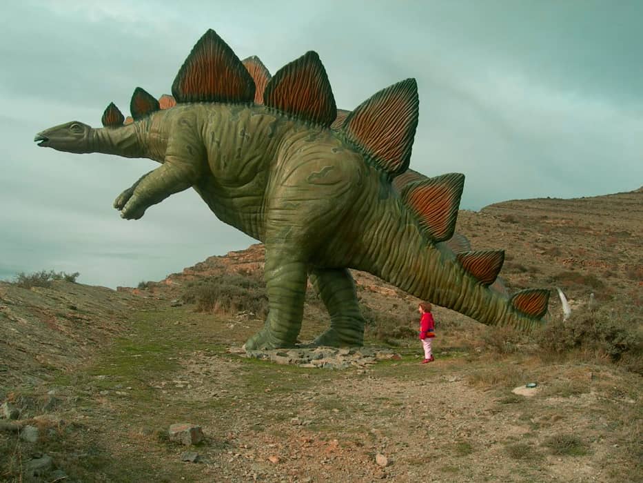 Es falso que el Estegosaurio caminaba sobre sus Patas Traseras
